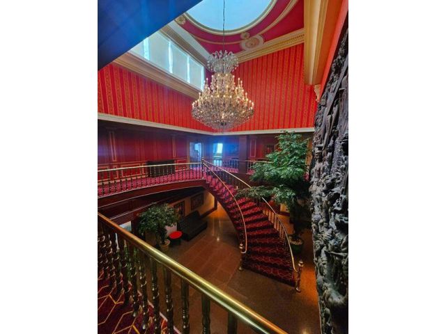 สุขุมวิท55 DONKI KTV   อาคาร4ชั้น 2ตึกใหญ่  2500BTSทองหล่อ 300ม.