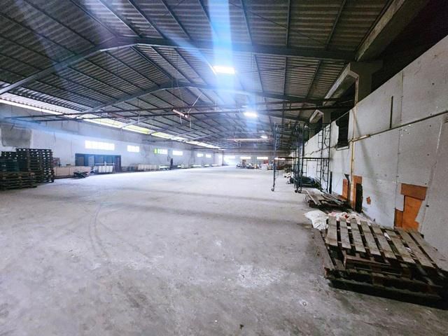 .ให้เช่าโกดัง พร้อมสำนักงาน 2000 ตร.ม. ตลาดทิพย์ พลาซ่า 1.4 กม