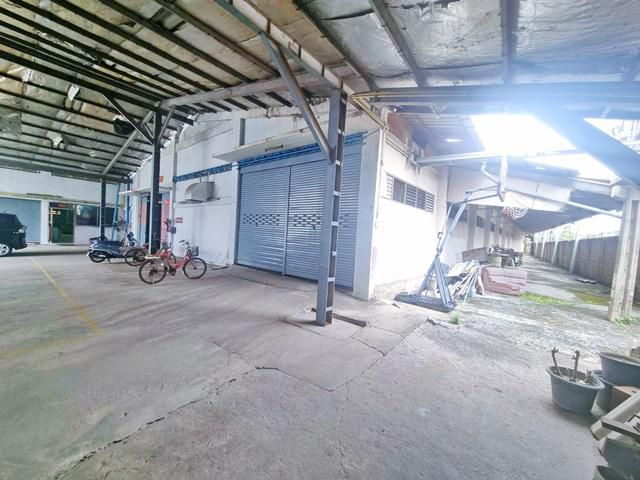 รถเทเลอร์18 ล้อได้ถ.สุขสวัสดิ์ ให้เช่าโกดังพร้อมสำนักงาน 220 ตร.ม