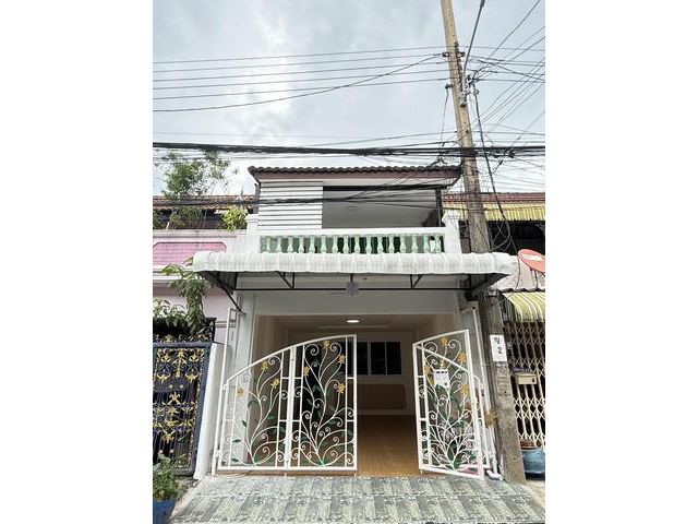 ขายด่วนทาว์นเฮาส์ 2 ชั้น ใกล้ตลาดสมชาย 2 นอน 2 นำ้ 2.59 ล้าน