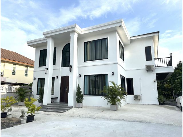 ขาย บ้านริมน้ำใหม่ ขายต่ำกว่าทุน! ตั้งอยู่ติดมหาวิทยาลัยรังสิต เมืองเอกโครงการ 6 บรรยากาศเงียบสงบ