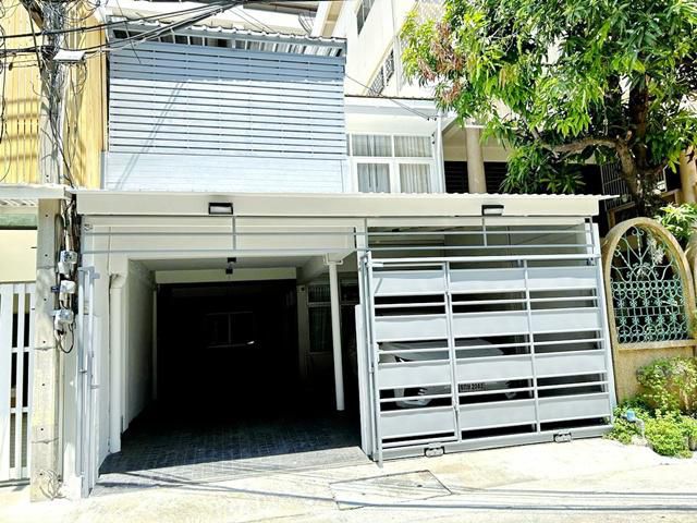 ถูกกว่า Penthouse ทาวน์เฮ้าส์ 2 ชั้น BTS เพลินจิต400ม. สุขุมวิท