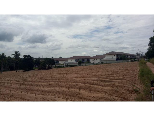 ขายที่ดิน 18 ไร่ ใกล้ถนน 331 ติดหมู่บ้านปรียาวุฒิ ต.บ่อวิน อ.ศรีราชา จ.ชลบุรี