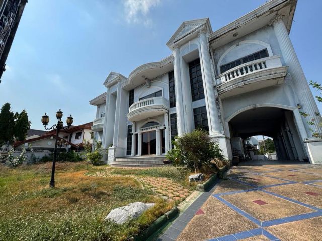 ขายบ้านพร้อมที่ดิน เสนานิคม 28 แยก 5 ทำเลสงบในหมู่บ้านปิด ใกล้เมืองเพียงไม่กี่นาที