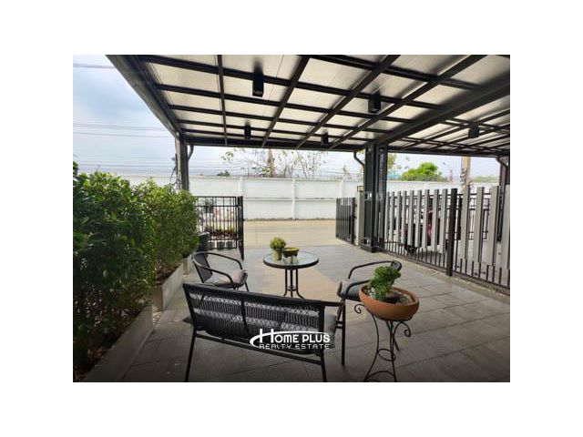 ทาวน์โฮม 3 ชั้น ศุภาลัย เอสเซ้นส์ ลาดพร้าว (Supalai Essence Ladprao)