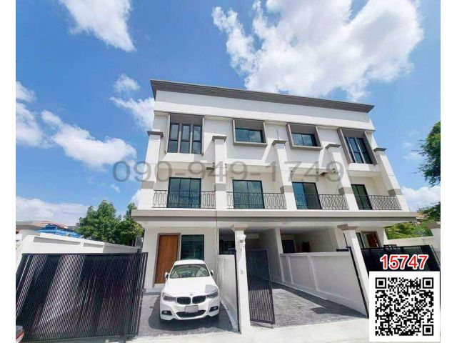 ขาย ทาวน์โฮม 3 ชั้น WeAvenue ลาซาล32 แยก2  สไตล์ Modern Classic