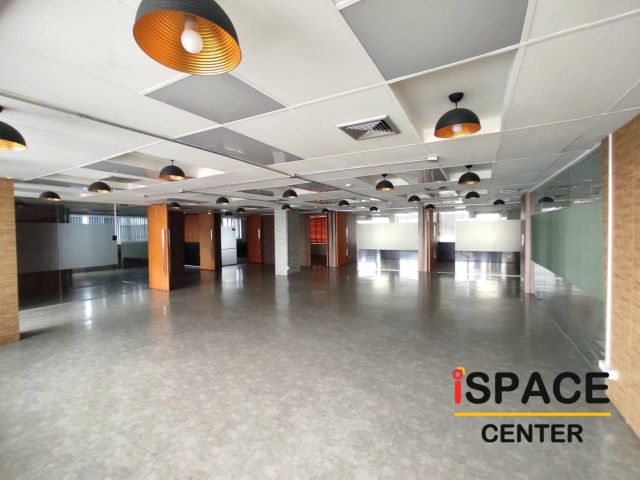 ให้เช่าสำนักงาน ใกล้ BTS วงเวียนใหญ่ และ ICON SIAM ตกแต่งอย่างดี พร้อมเข้าทำงาน