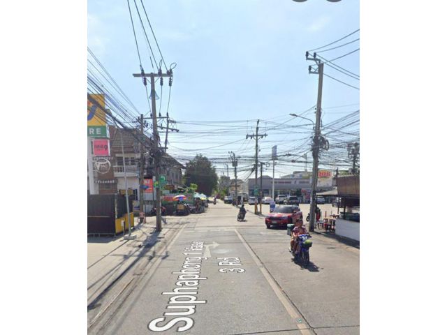 ที่ดินพร้อมอพาร์ทเม้นท์ ซอยศรีนครินทร์42 ใกล้ตลาด, ร้านสะดวกซื้อ