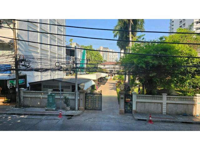 R68-085ขายที่ดิน 2-2-23 ไร่ซอยสุขุมวิท 33 เข้าซอย 270 เมตร ทำเลดี ผังเมืองสีน้ำตาล ถนนซอยกว้าง 12 เมตร ขึ้นอาคารได้30กว่าชั้น ห่างจากเอ็มควอเทียร์