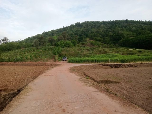 ที่เนินสวยมากติดเขา โฉมด4ไร่3งานเห็นทิวทัศน์โดยรอบสวยงามเหมาะกับบ้านพักตากอากาศติดเขตเทศบาลติดถนนคอนกรีต บรรยากาศดีมาก