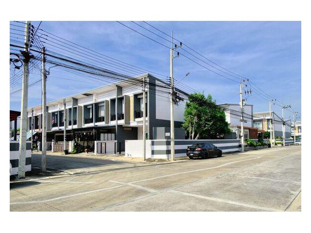 สวยสุดในหมู่บ้าน บ้านตัวอย่าง ตกแต่งจัดเต็ม ทาวน์เฮ้าส์ 2 ชั้น แปลงมุม ทำเลดีโซนหน้าโครงการ ม.แกรนด์วิลล์ ปทุมธานี-สายใน