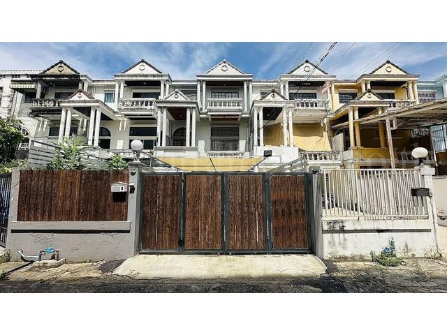 ทาวน์โฮม 3 ชั้น ซ.รามคำแหง 65 (ลาดพร้าว 122 มหาดไทย) สภาพดี