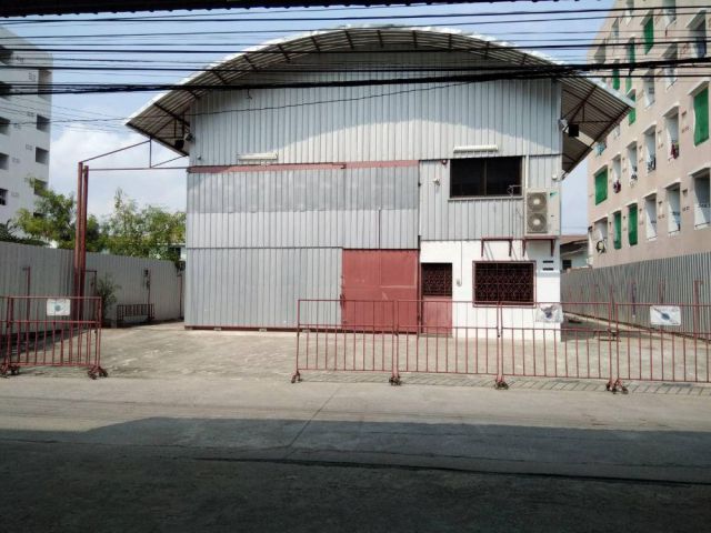 ให้เช่าโกดังใหม่พร้อมสำนักงาน พื้นที่ใช้สอย 711 ตรม. ใกล้แยกเทพารักษ์ น้ำไม่ท่วม เข้าออกสะดวก เพียง 55,000/เดือน