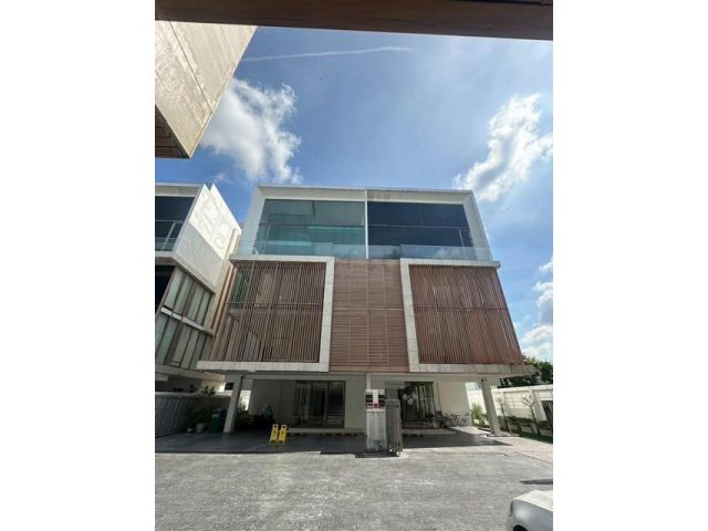 ให้เช่าโฮมออฟฟิศ 6 ชั้น 570 ตรม. ซอยรัชดา 32 เรียบหรู ใกล้ MRTลาด