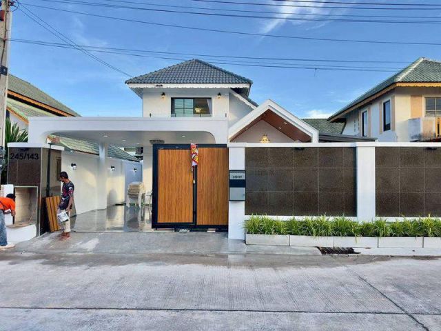 #ขายบ้านเดี่ยวพร้อมสระว่ายน้ำหมู่บ้านพาราไดซ์ ฮิลล์ 2 พัทยา บุญสัมพันธ์ซ.9ใกล้ห้าง The Chilled, ตลาด, และ 7-11 PR:new