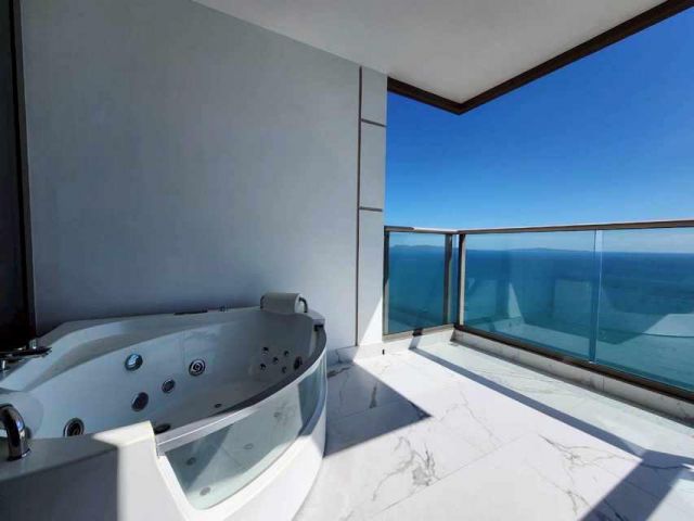 C1180 ขายคอนโดสุดหรู Copacabana Beach Jomtien พร้อมอ่างจากุซซี่ที่ระเบียง วิวทะเลเต็มๆ โคต้า FQ