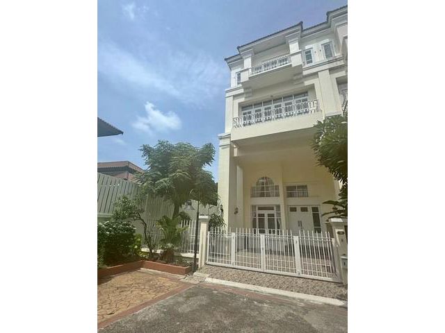 ให้เช่าทาวน์โฮม 3.5 ชั้น หลังมุม ม.ซิตี้พลัส สุขุมวิท50 ใกล้ทางด่