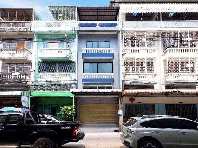 Clearance Sale ลดกระหน่ำ ต่ำกว่าทุน บ้านรีโนเวทใหม่ขายราคาพิเศษ อาคารพาณิชย์ 3.5 ชั้น+ดาดฟ้า ม.บัวทองธานี ขนาด 15 ตรว.