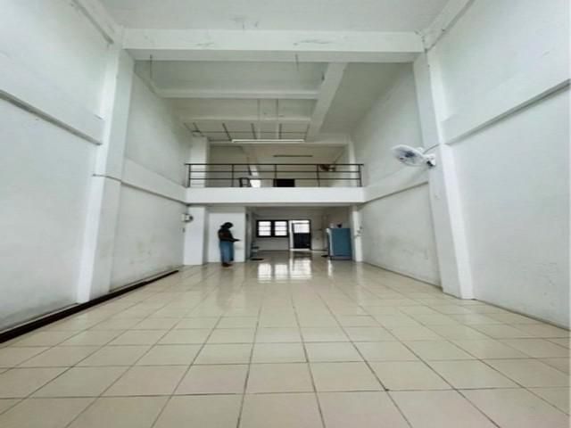 ให้เช่า อาคารพาณิชย์ เส้นศรีราชา-หนองค้อ ทำเลดี ติดถนนหลัก