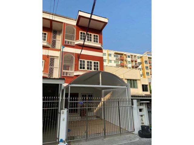 ให้เช่าทาวน์เฮาส์ 3 ชั้น 276ตรม 24ตรว ซ.ลาดพร้าว 29