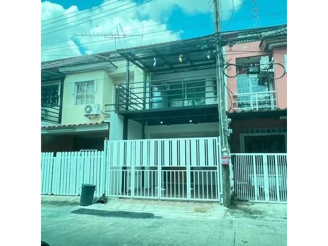 ขายทาวน์เฮ้าส์ ซอยวัชรพล3 หมู่บ้านร็อคการ์เด้นโฮม2 บ้านรีโนเวทใหม