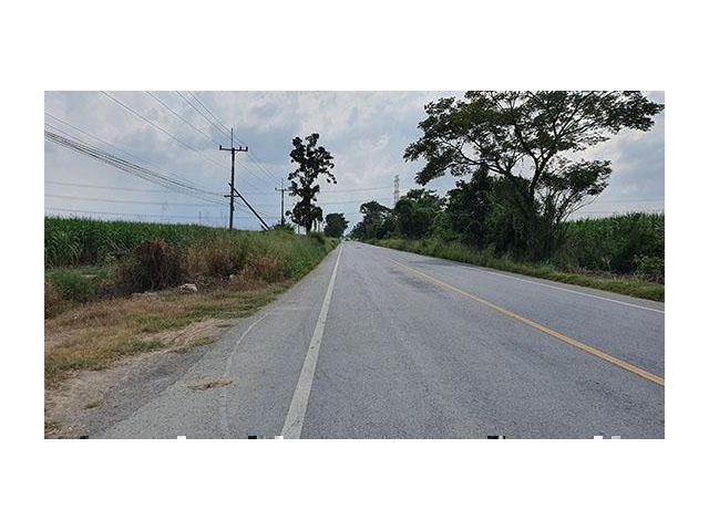 ที่ดินถมทั้งแปลง ติดคลองชล ติดราดยาง(โครงการขยายเป็น 4 เลนน์ ) ใกล้มอเตอร์เวย์ 52ไร่เศษ