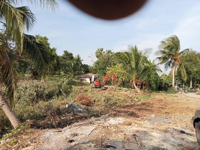 ที่สวย ติดคลอง 5-2-61ไร่  ต.คลองสามวา อ.มีนบุรี  กรุงเทพ ขายเหมายกแปลง 4,500,000