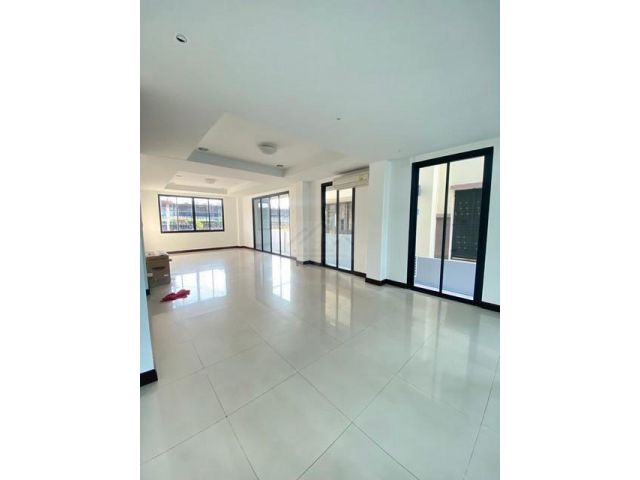 P1556 ให้เช่าโฮมออฟฟิศ หมู่บ้านรีเจ้นท์ รัชดา Regent ซอยสหการประม