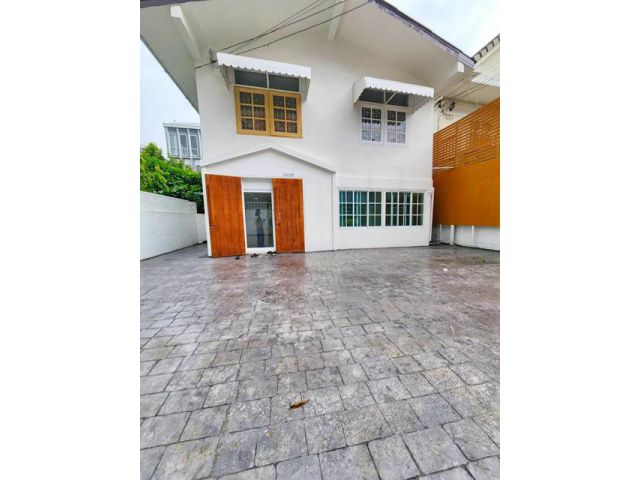 คฤหาสน์  2ชั้น 50ตร.วา.ไบเทค 1.2 กม  4นอน BTSแบริ่ง 900ม.