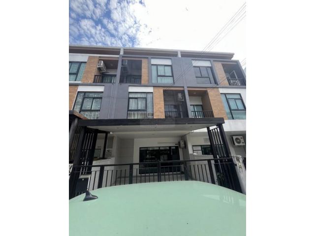 ให้เช่าทาวน์โฮม 3 ชั้น ทรีโอ ร่มเกล้า ติดถนนใหญ่ ใกล้สุวรรณภูมิ