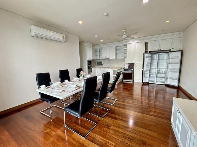 คอนโดสุดหรูใจกลางทองหล่อ 186 ตรม.4 ห้องนอน เฟอร์นิเจอร์และเครื่องใช้ไฟฟ้าครบ โครงการไอวี่ ทองหล่อ