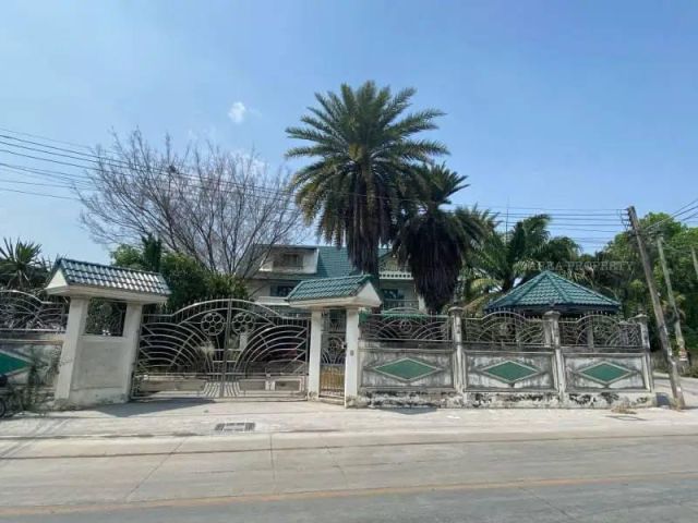 ขาย/เช่า บ้าน 2 หลังพร้อมสระว่ายน้ำ 1 ไร่ ศรีราชา ถนนซายยายจีน 1