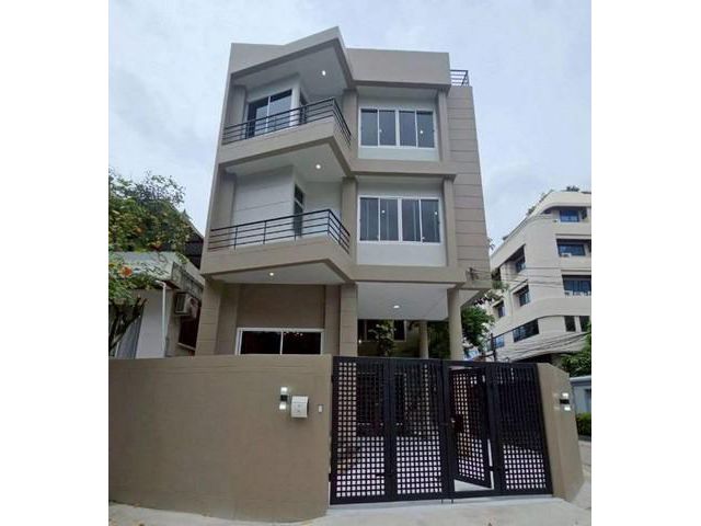 ขายบ้านเดี่ยว 3ชั้น รีโนเวทใหม่ทั้งหลัง 375 ตร.ม ใกล้ MRT จตุจักร