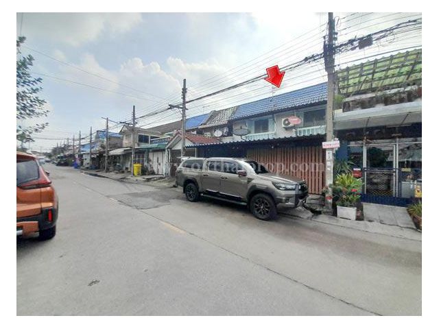 ทาวน์เฮ้าส์ 2 ชั้น หมู่บ้านลานทอง ติวานนท์-ปากเกร็ด นนทบุรี
