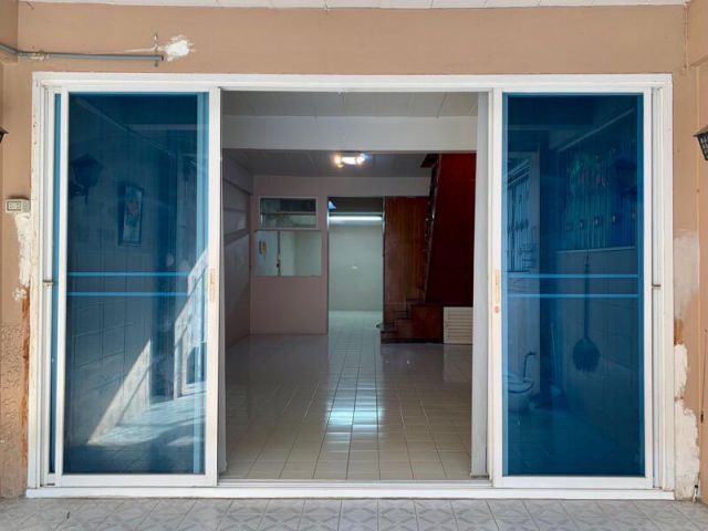 ขายทาวน์เฮ้าส์2ชั้น ทำเลดี หมู่บ้านพระปิ่น3 อ.บางใหญ่ สภาพดี แหล่งชุมชน สิ่งแวดล้อมดี เข้าออกได้หลายทาง เดินทางสะดวก เจ้าของขายเอง