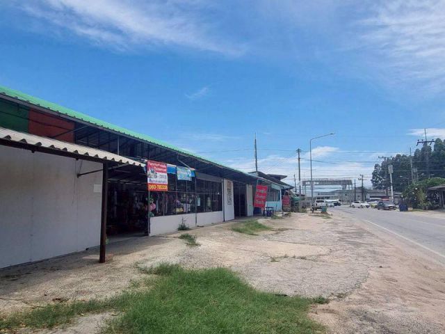 ขายที่ดินพร้อมสิ่งปลูกสร้างติดถนนปากทางเข้าชุมชนบ้านยายดาจ.ระยองเนื้อที่1ไร่1งาน77ตรว.