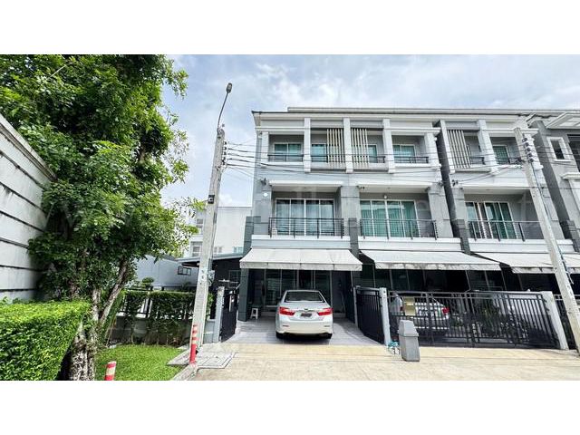 ลดราคา ทาวน์โฮม 3 ชั้น บ้านกลางเมือง รัชดา - วงศ์สว่าง หลังริม