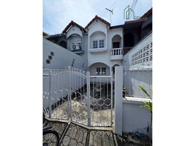 บ้านทาวเฮ้าส์ 2ชั้น หมู่บ้านเฟื่องฟ้าโครงการ2 (ซอยศรีสมิตร) ถ.เทพารักษ์