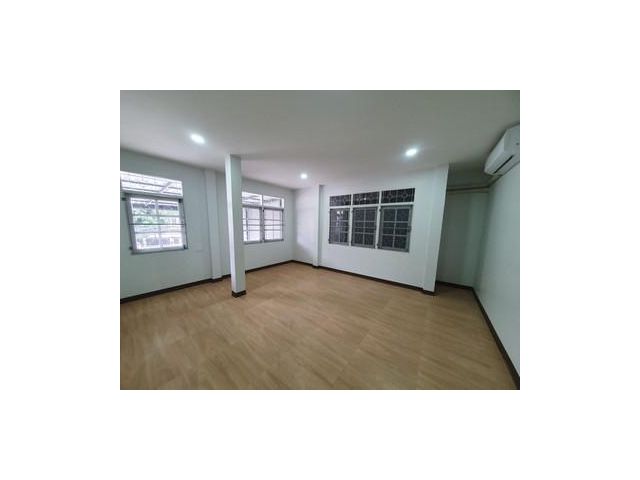 P1569 ให้เช่า บ้านเดี่ยว รัชดาภิเษก 3 ทำออฟฟิศได้ ห้ามเลี้ยงสัตว์