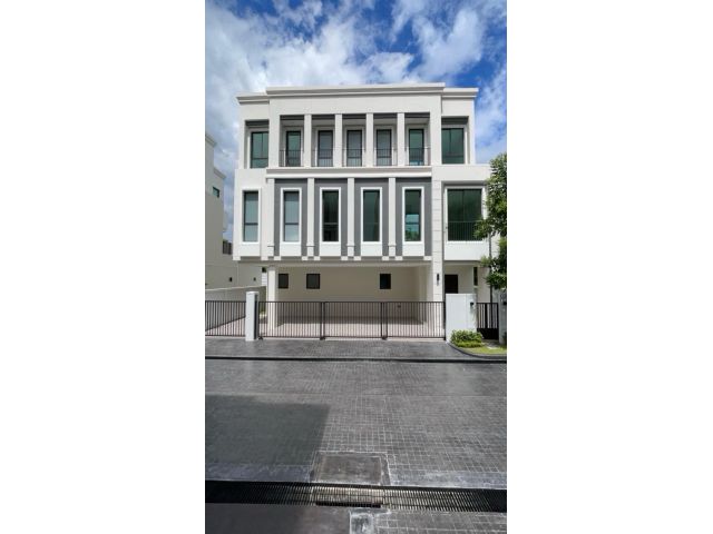 ขายบ้านตัวอย่าง AERIE สวนหลวง-ศรีนครินทร์ บ้านเดี่ยว 3 ชั้น Luxury Class แต่งครบ หิ้วกระเป๋าเข้าอยู่ได้เลย