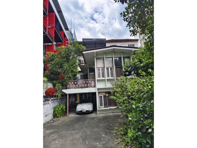 ที่ดินพร้อมสิ่งปลูกสร้าง89วา สุขุมวิท22 ซ.สายน้ำทิพย์3