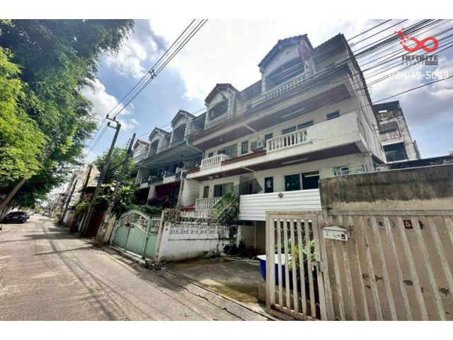 ขายทาวน์เฮ้าส์ 3.5ชั้น โชคชัย 4 ซอย37 หลังมุม 43ตร.ว.