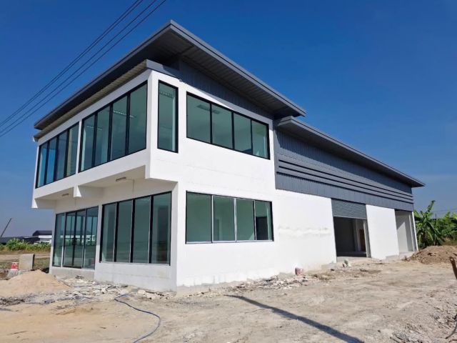 ที่ดินติดถนนใหญ่พร้อมโรงงานใหม่ราคาเริ่มต้นเพียง2.9ล้านบาทเท่านั้นโทรด่วน 091-115-1105