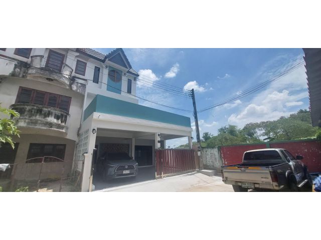 ทาวน์โฮมหลังใหญ่เกินคาด! โครงการพงษ์ศิริชัย 2-อ้อมน้อย สาย 4 เพชรเกษม