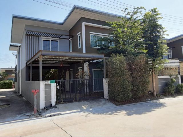 ทาวน์เฮ้าส์มือสอง 2 ชั้น บ้านบึง ชลบุรี เนื้อที่ 0-0-24 ไร่