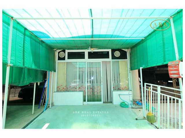 ขายด่วน อาคารพาณิชย์ 4.5 ชั้น ซอย เยาวพา 6.8 ล้านบาท