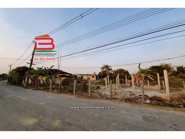 ที่ดินเปล่า เนื้อที่ 222.4 ตร.ว. บ้านหนองฮ่าง (แยกถนนพหลโยธิน ร.ร อนุบาลคำนวน) ถนนพหลโยธิน ตำบลหัวง้ม อำเภอพาน เชียงราย