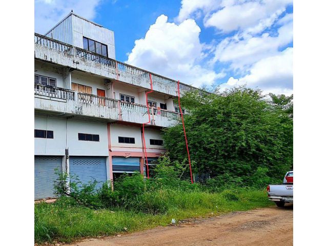 อาคารพาณิชย์ 3 ชั้น อำเภอบึงสามพัน จังหวัดเพชรบูรณ์ เลขที่ 108/2