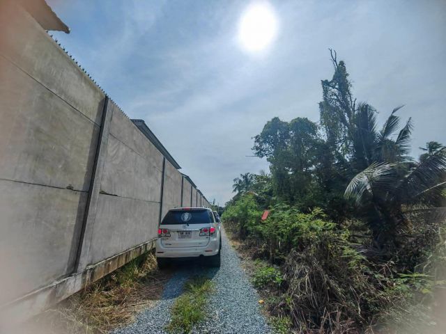 ที่ดินติด Land and house