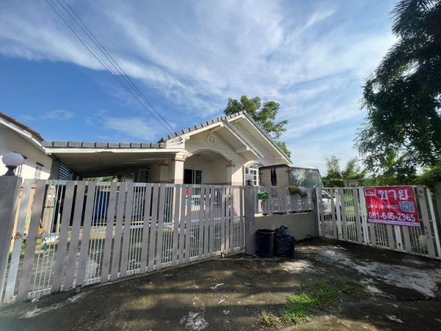 บ้านเดี่ยว 1 ชั้น  หมู่บ้านสวนแสนสุข เลขที่ 93/129 ซอย 29 ถนนรังส